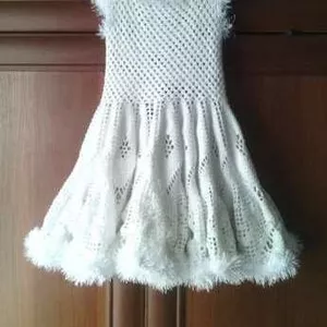 Продам вязаное платье от 2 до 4 лет