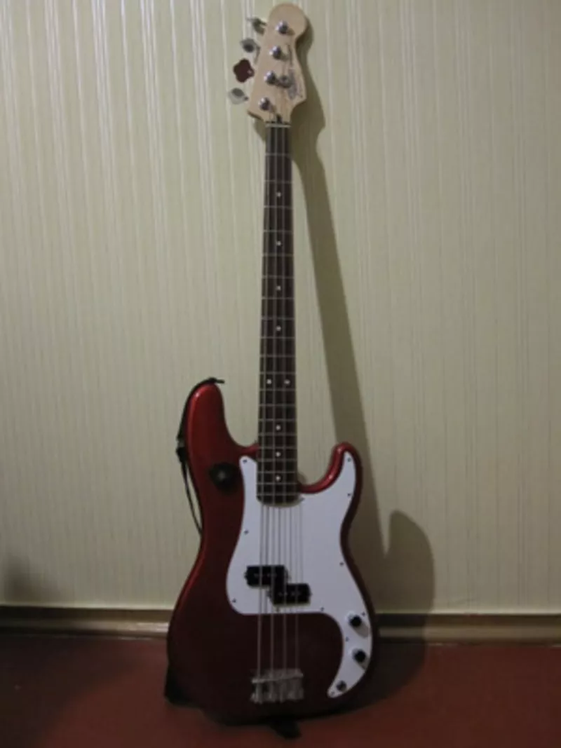 ПРОДАЁТСЯ БАС ГИТАРА FENDER STANDARD PRECISION BASS (Мексика)